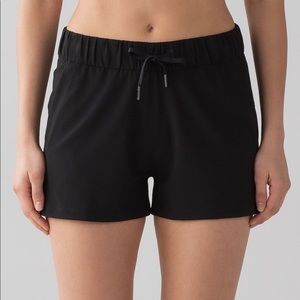 NWT Lululemon On The Fly Shorts